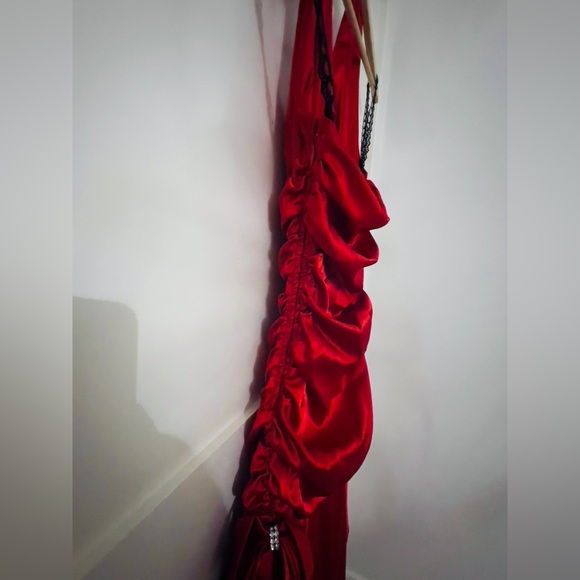 Red Satin Halter Dress - Spanish - Latin - Flamenco - Prom - Grad - 5/6 - NWT - Picture 4 of 7